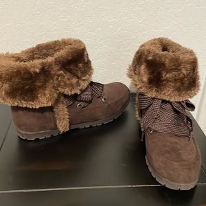 Women’s slip-on boots, size 7, brown